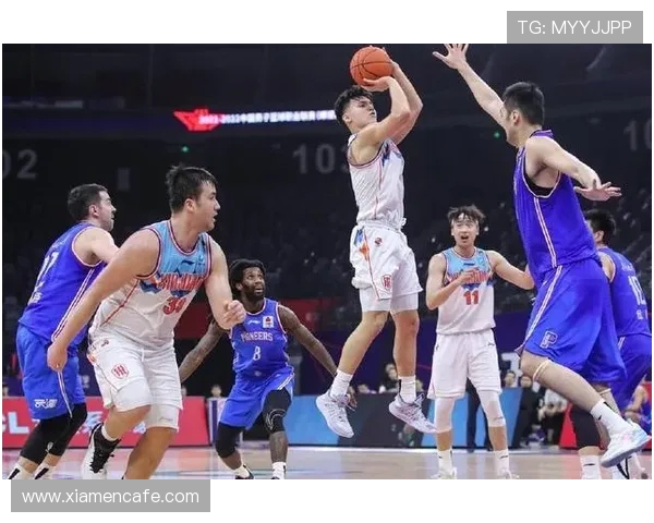 南京篮球队耐力争议引发热议球迷对球队表现展开激烈讨论